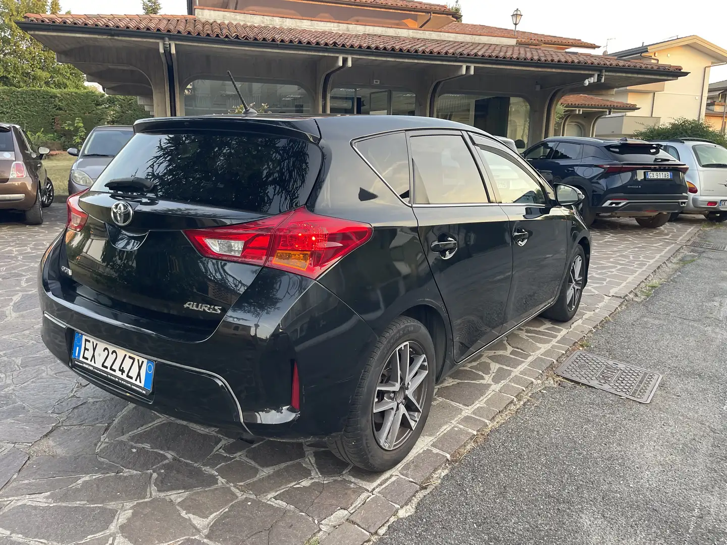 Toyota Auris Auris II 2015 5p 1.4 d-4d Lounge Nero - 1