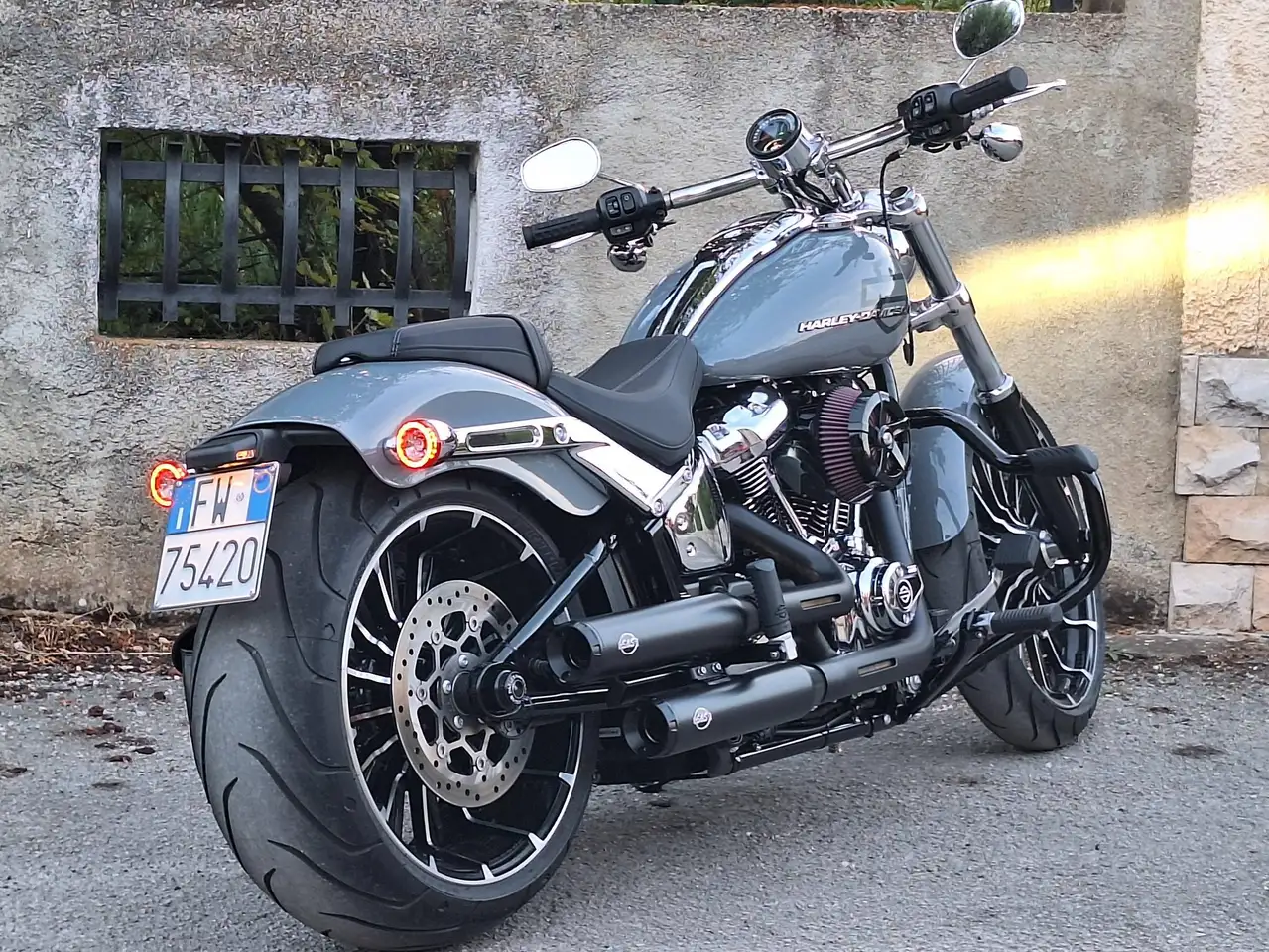 Harley-Davidson Breakout