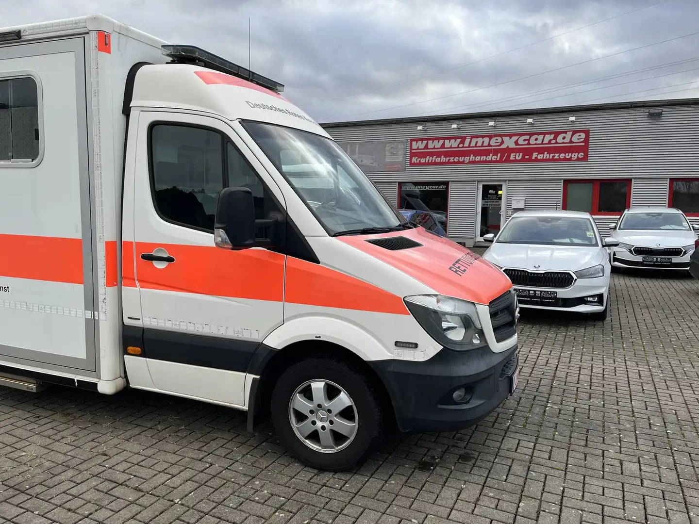 Mercedes-Benz Sprinter Krankenwagen Rettungswagen Weiß - 1