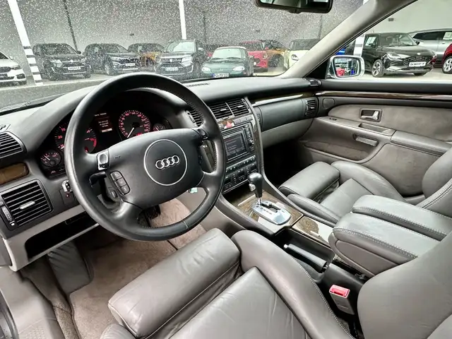 Audi S8 view 13
