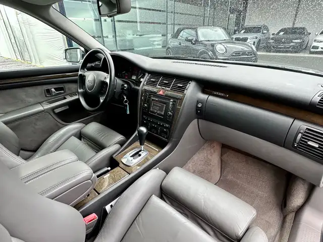 Audi S8 view 15