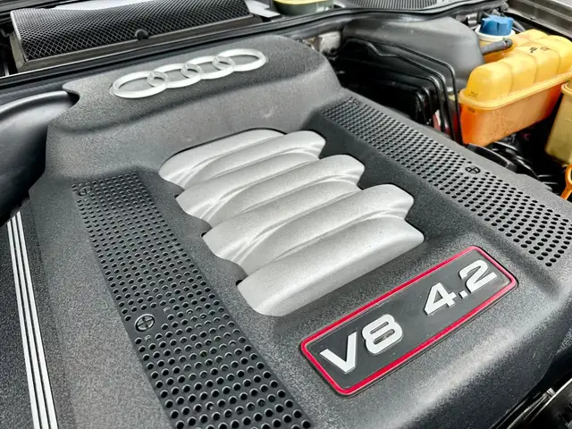 Audi S8 view 7