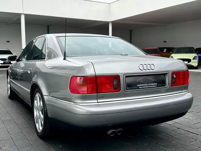 Audi S8 view 3