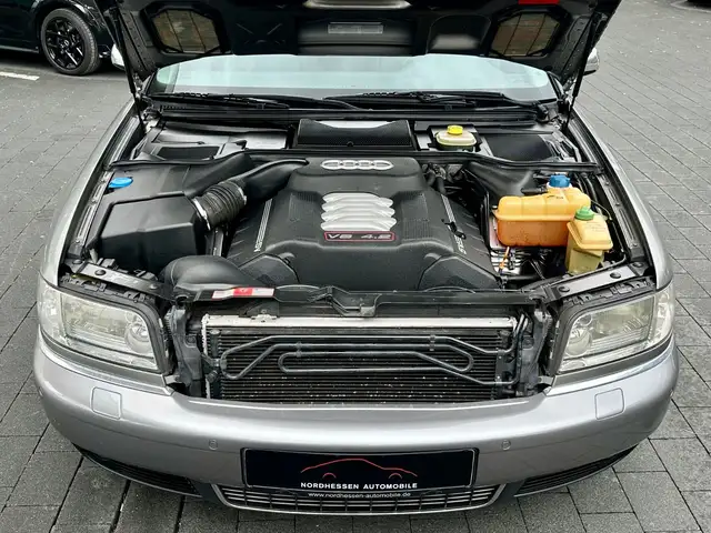 Audi S8 view 6