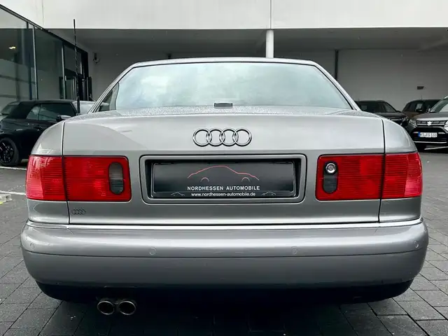 Audi S8 view 8