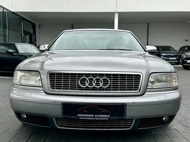 Audi S8 view 5