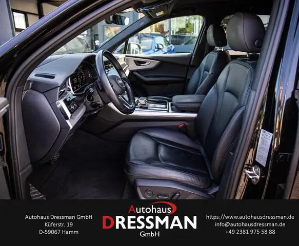 Audi Q7 view 10