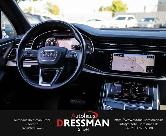 Audi Q7 view 13