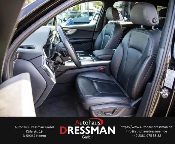 Audi Q7 view 11