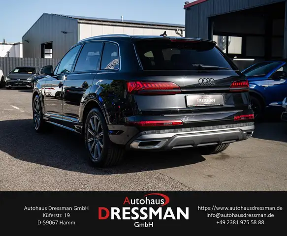 Audi Q7 view 6