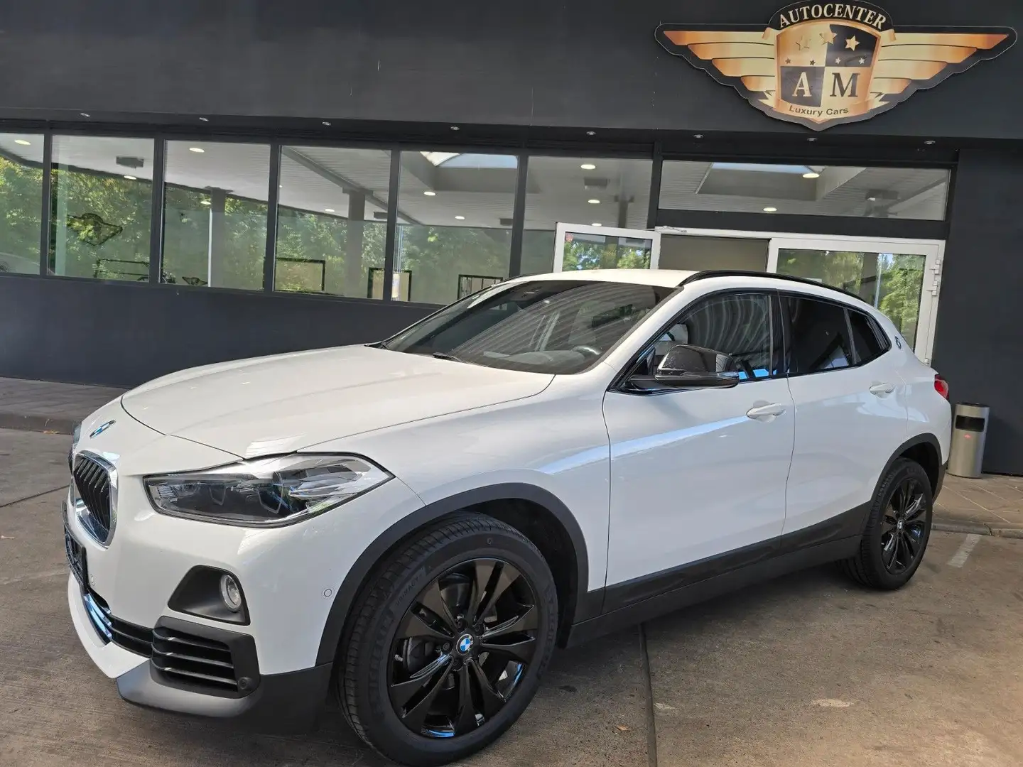 BMW X2 sDrive 18i Advantage Plus M-Sport/NAVI/BT/18" Weiß - 1