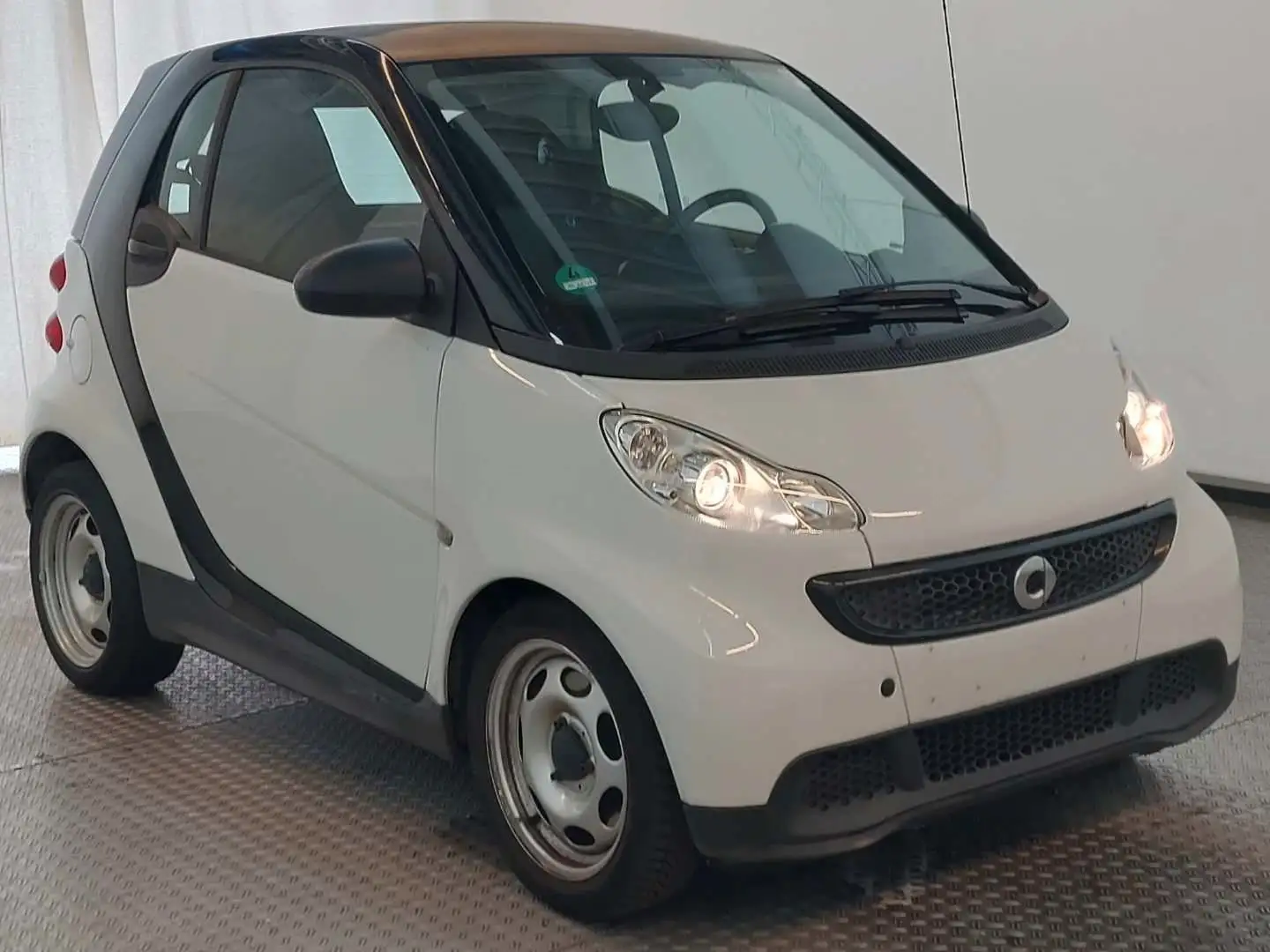 smart forTwo fortwo coupe Micro Hybrid Drive 45kW Schwarz - 1
