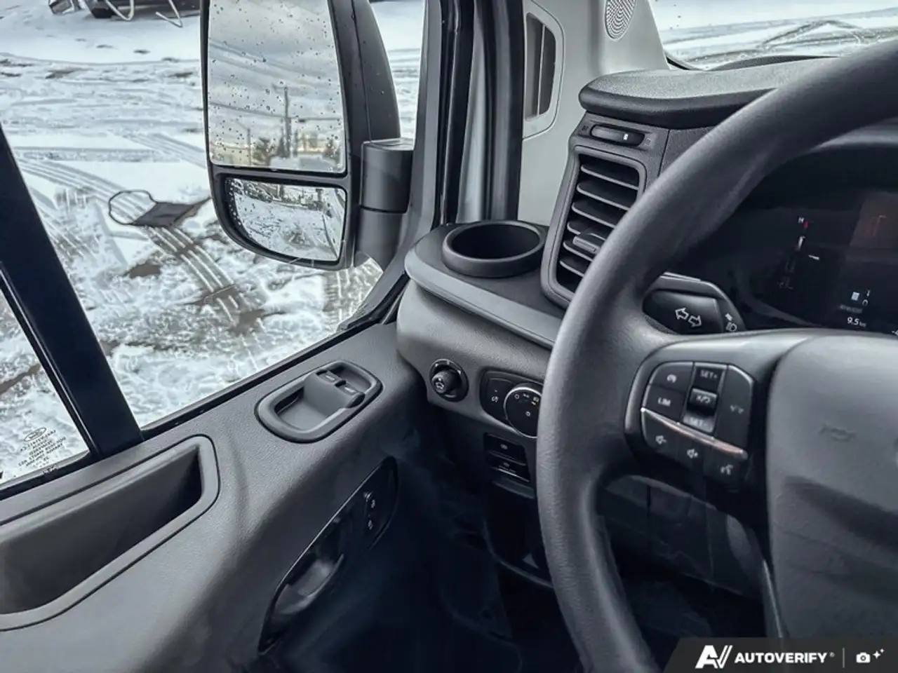 Ford Transit Cargo Van снимка Ford Transit Cargo Van