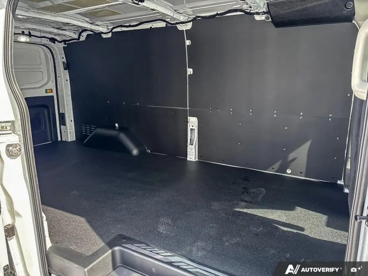 Ford Transit Cargo Van снимка Ford Transit Cargo Van