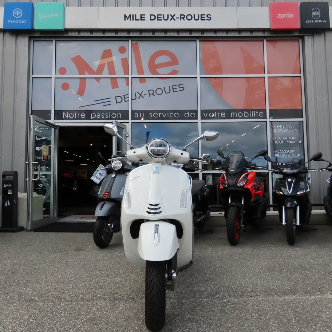 Vespa GTS Super 125 Blanc - 2