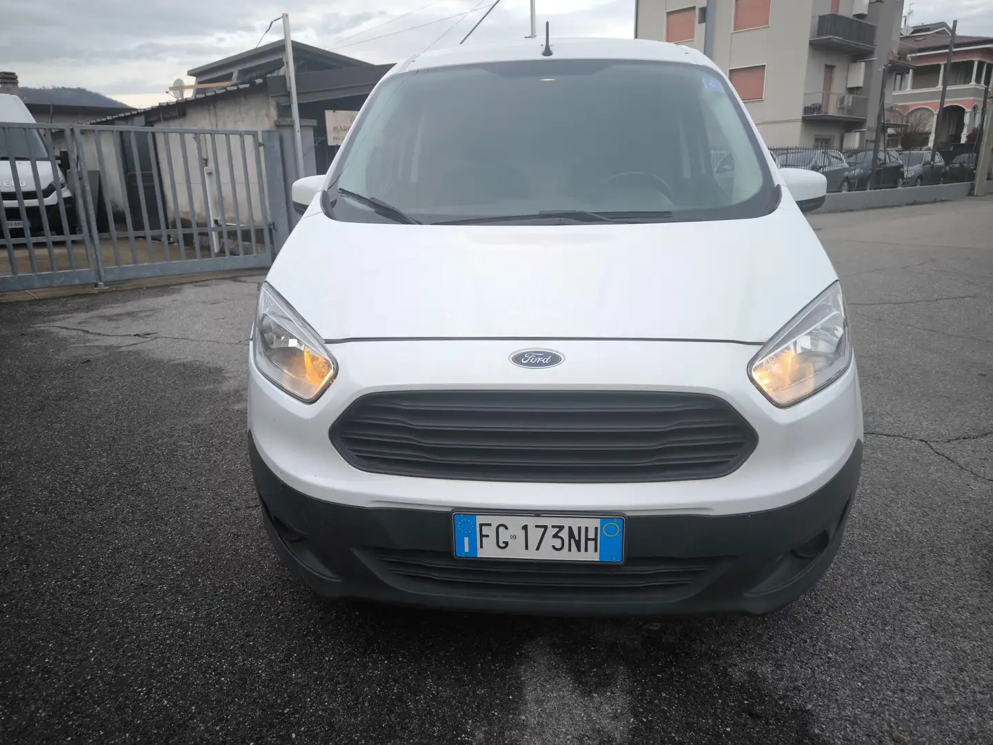Ford Courier FORD COURIER 1,5 TDCI-EURO 6B -KM 120000-IVA COMP- Blanc - 2