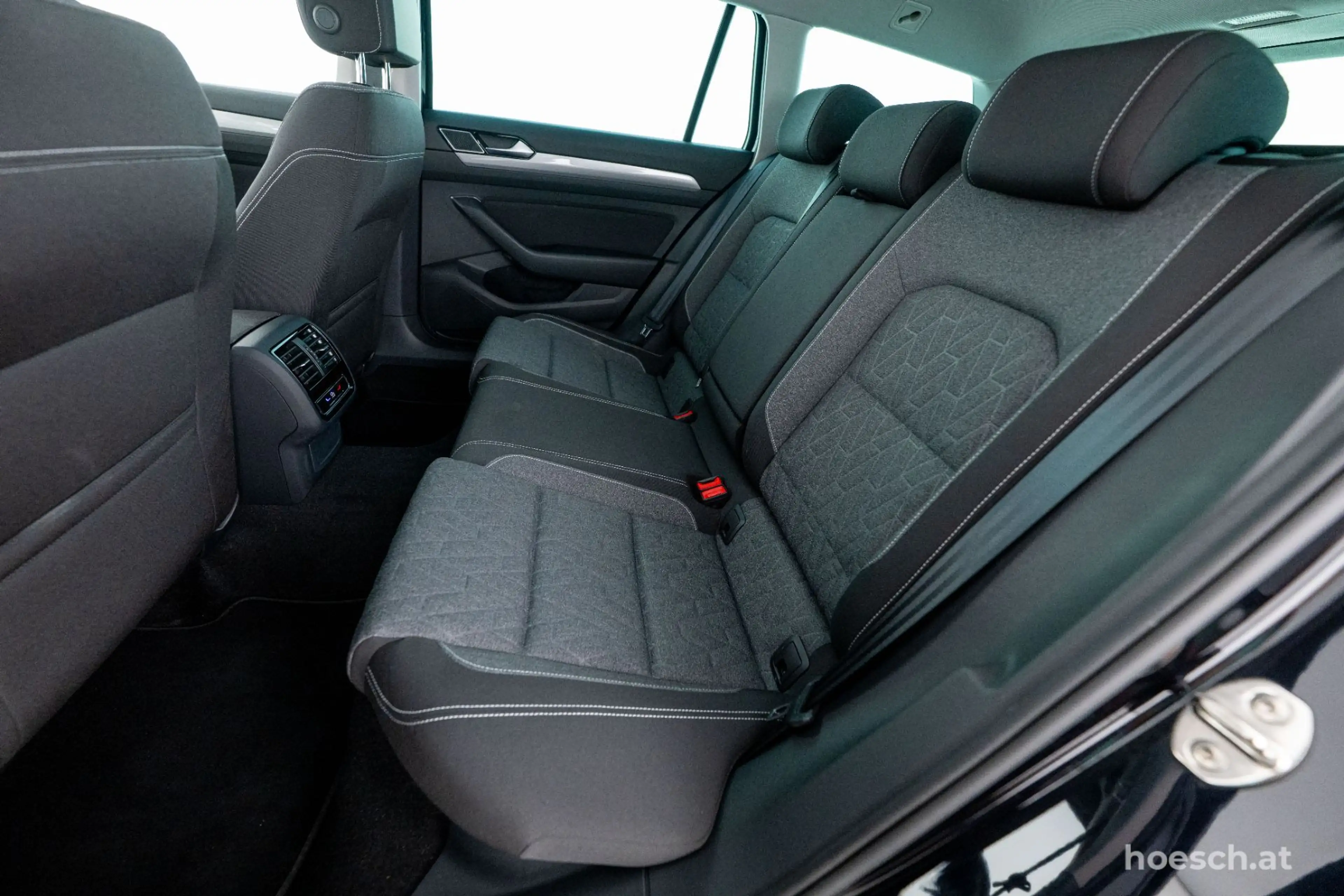 Volkswagen Passat Variant Business 4M TDI HEAD-UP STHZG AHK -61% — photo 7