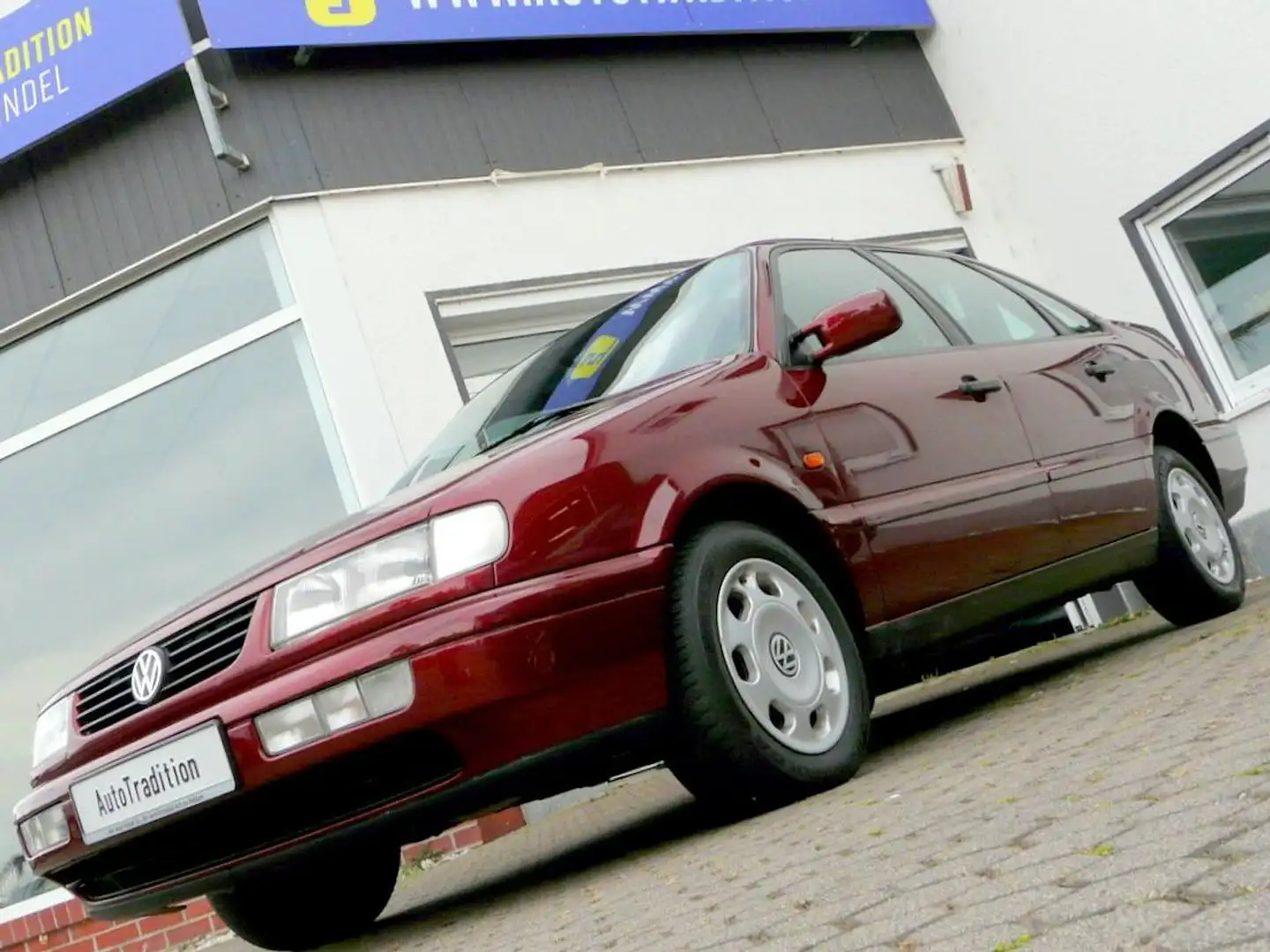 Volkswagen Passat Passat 1.8 GL -Klima-Airbags-ABS-Schekheft Rot - 1