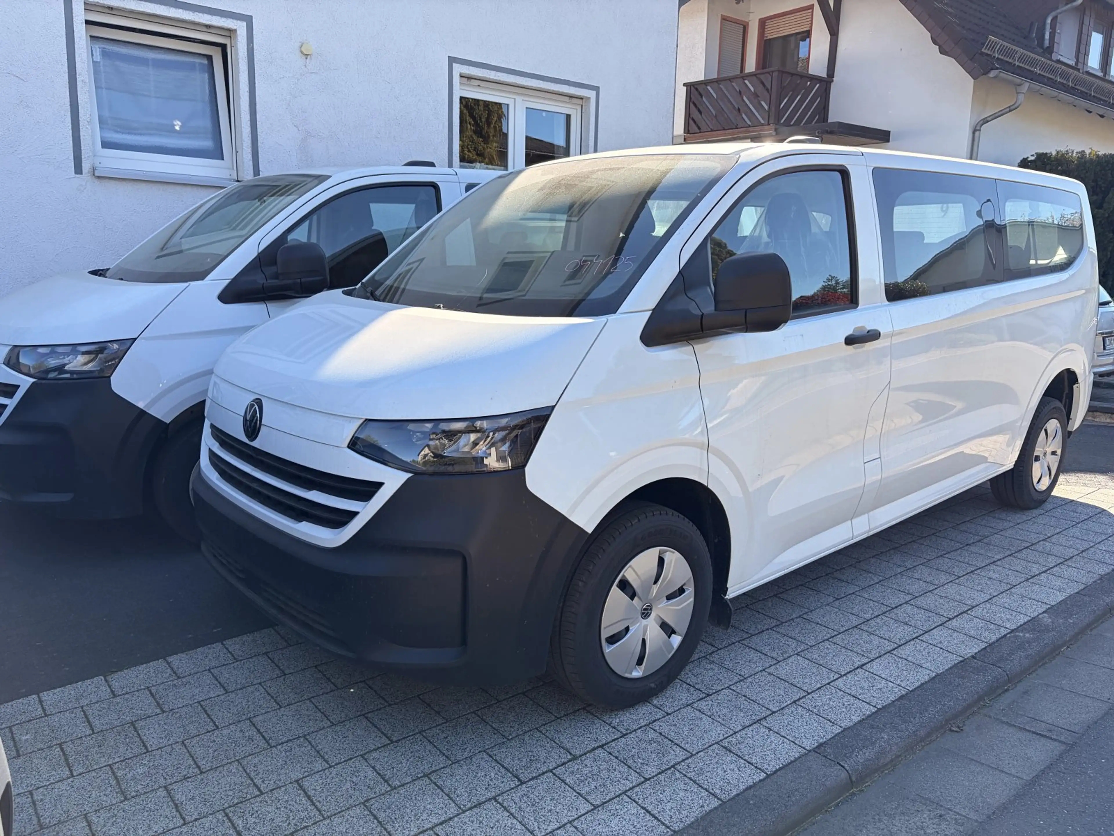 Volkswagen T7 Caravelle L2 Lang 8 Sitzer — photo 2