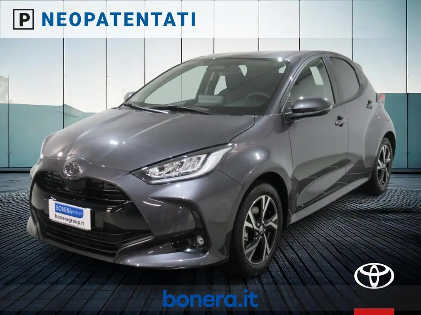 Toyota Yaris 1.5 hybrid Trend Grigio - 1