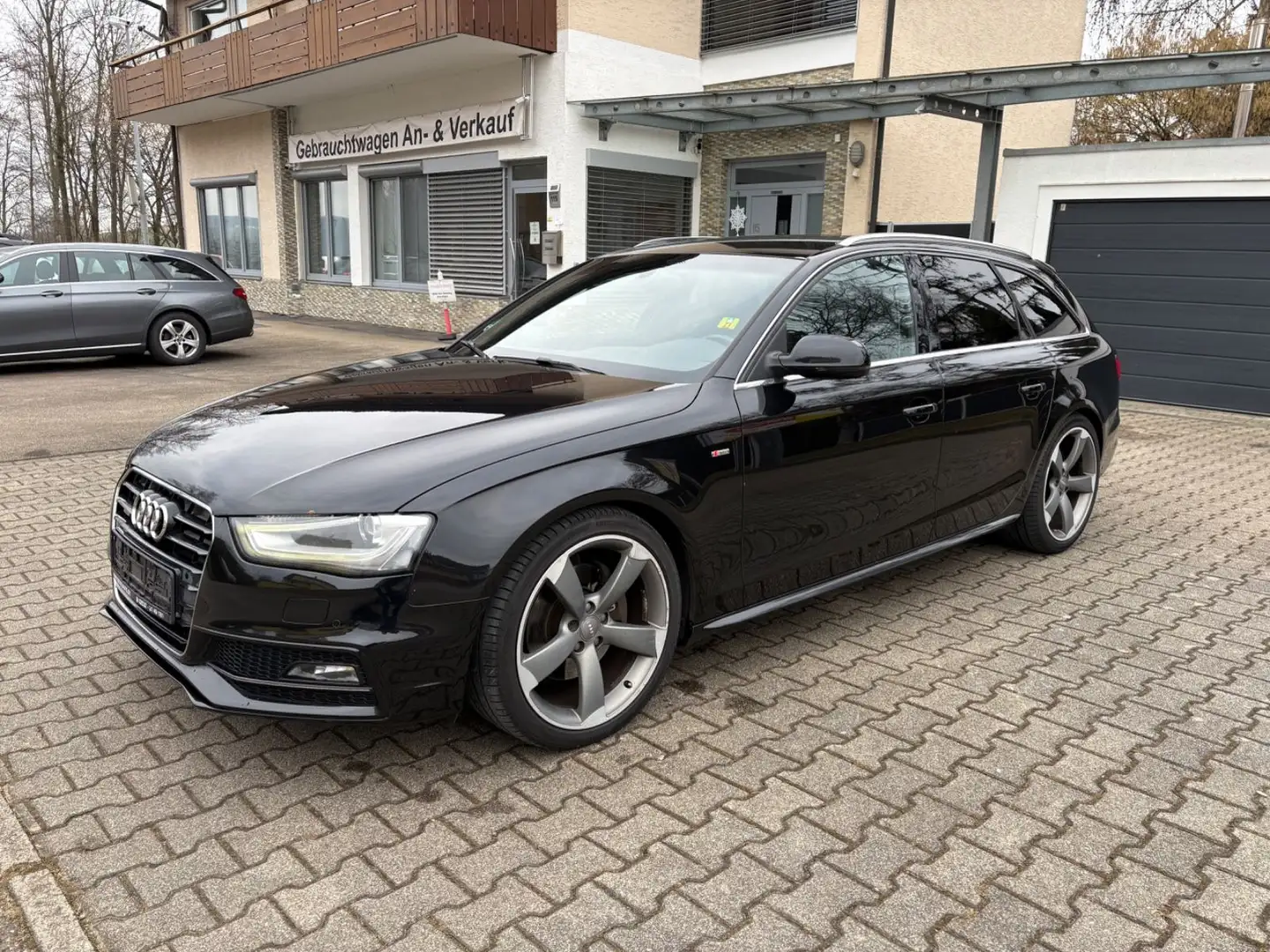 Audi A4 Avant S line quattro, Allrad, Sportpaket plus Schwarz - 1