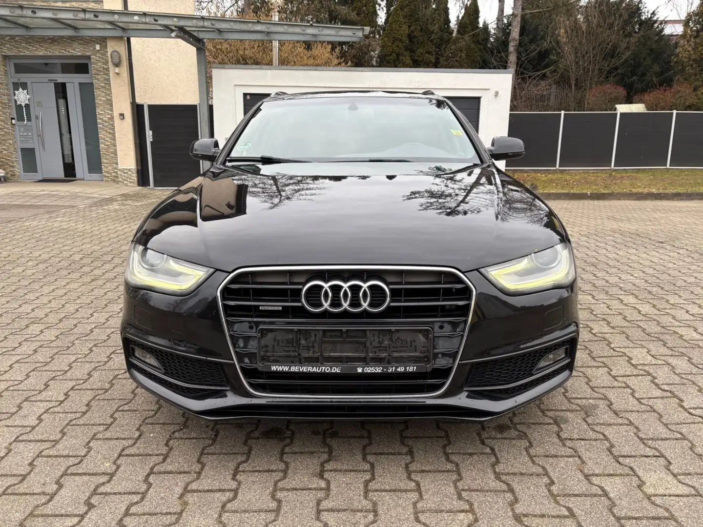 Audi A4 Avant S line quattro, Allrad, Sportpaket plus Schwarz - 2
