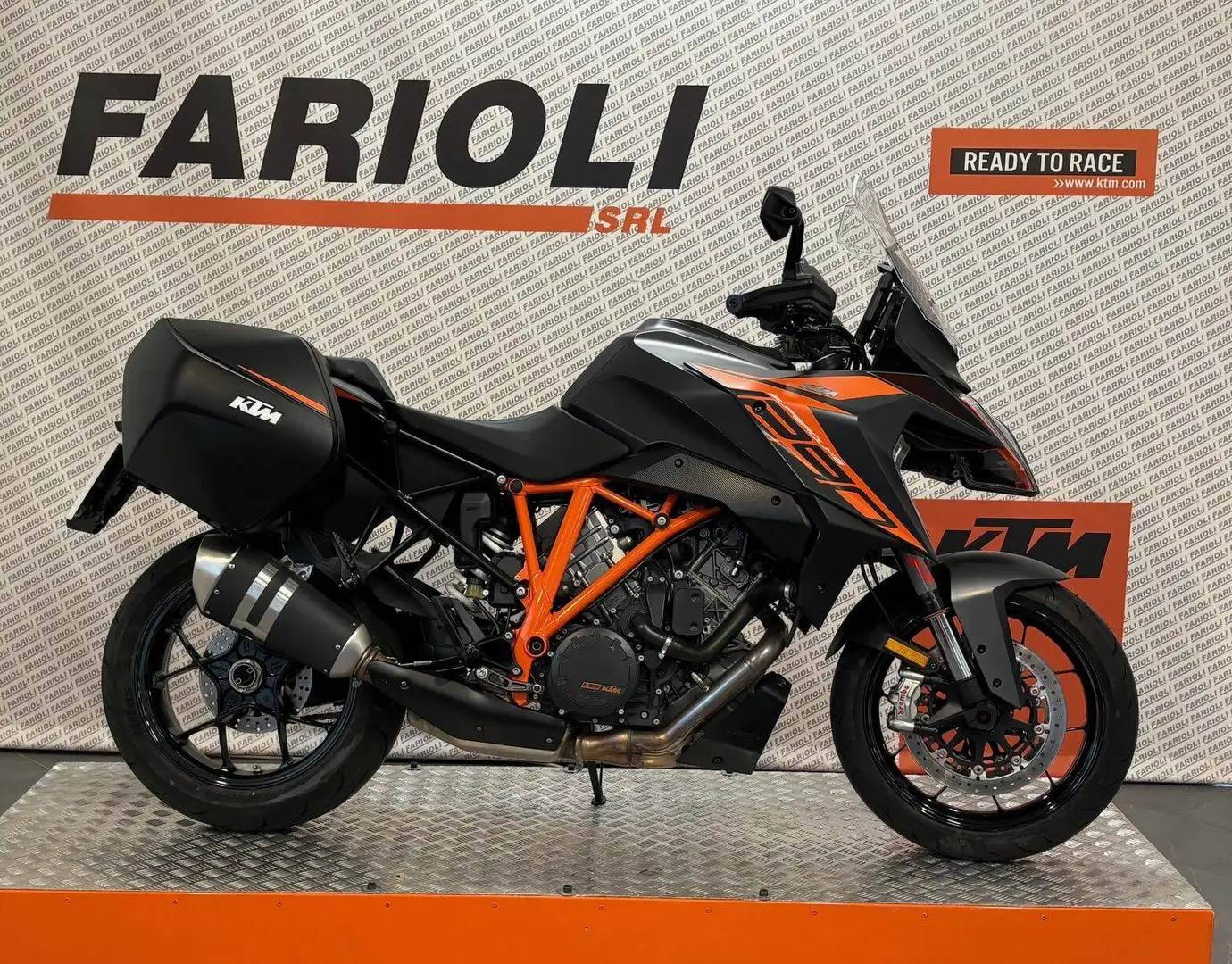 KTM 1290 Super Duke GT - 1