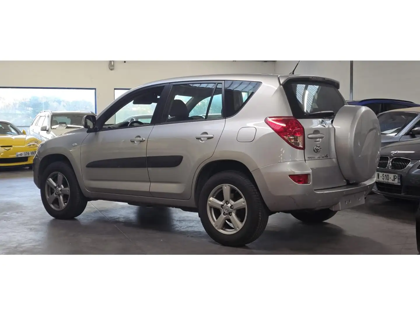 Toyota RAV 4 2.0 VVT-I 152 / FAIBLE KILOMETRAGE / PARFAIT ETAT / FULL HISTORIQUE Gris - 2