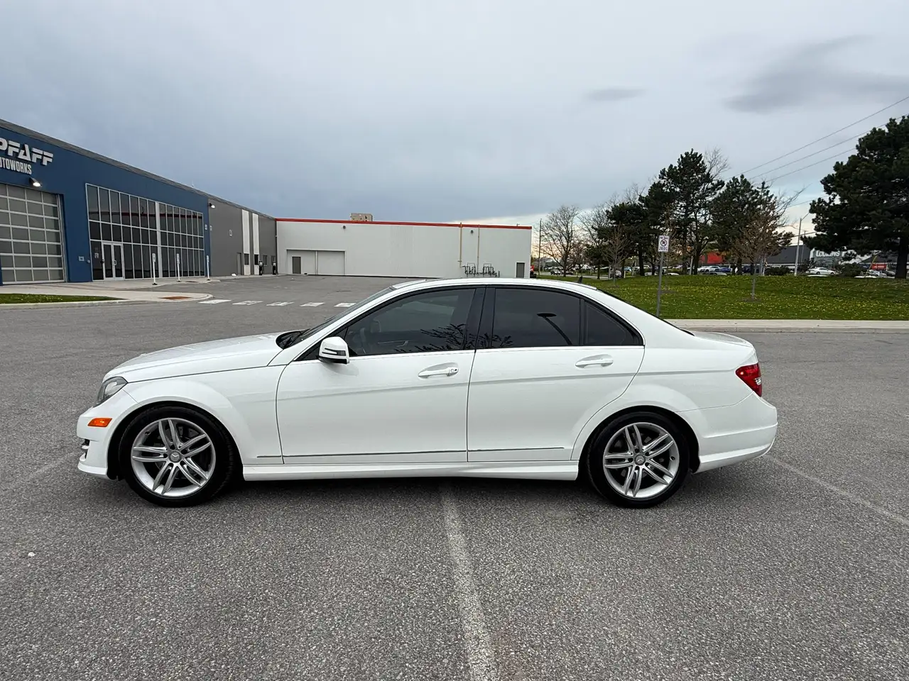 Mercedes-Benz C-Class снимка Mercedes-Benz C-Class