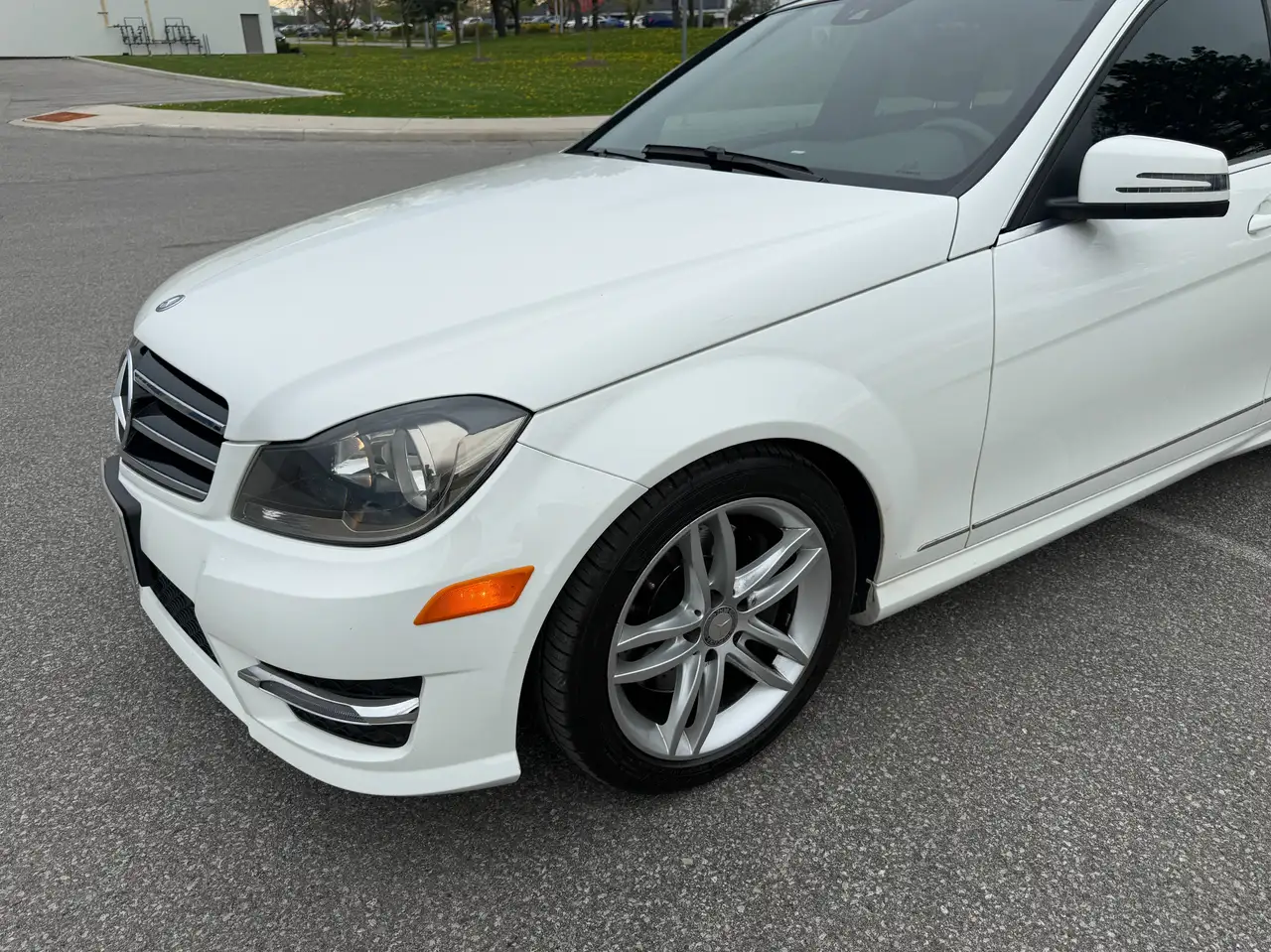 Mercedes-Benz C-Class снимка Mercedes-Benz C-Class