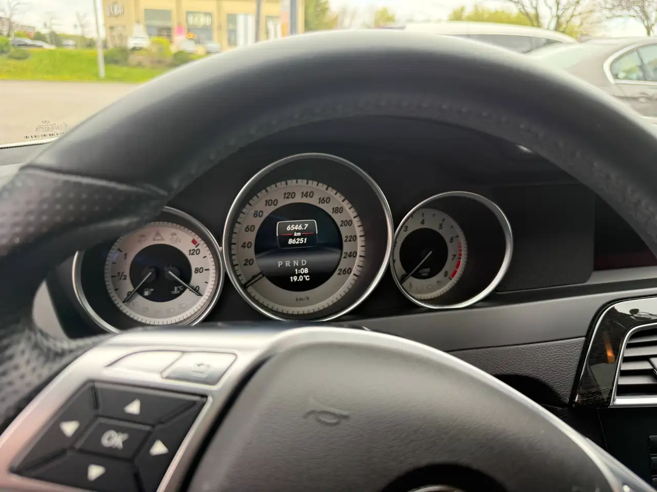 Mercedes-Benz C-Class снимка Mercedes-Benz C-Class