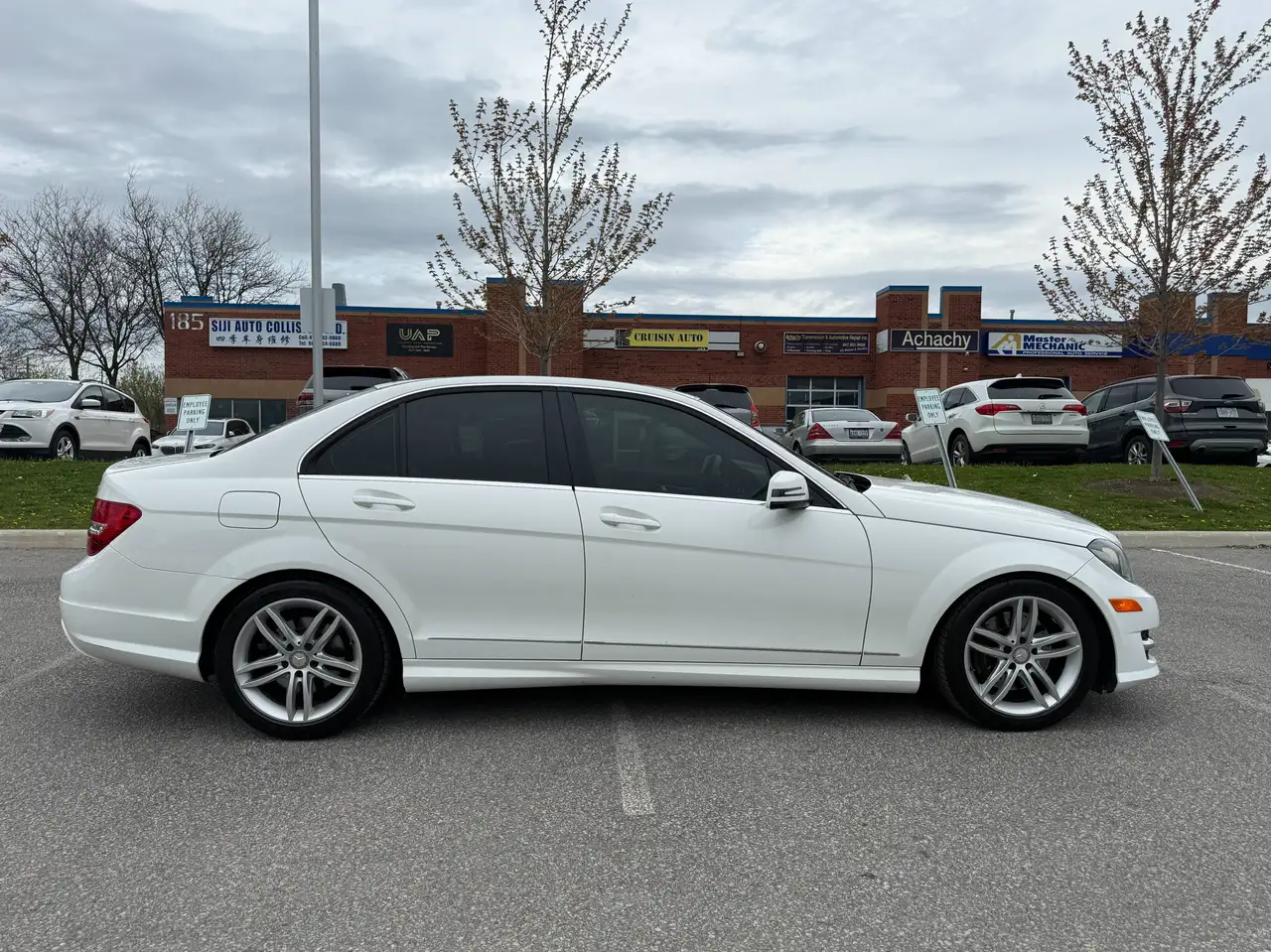 Mercedes-Benz C-Class снимка Mercedes-Benz C-Class