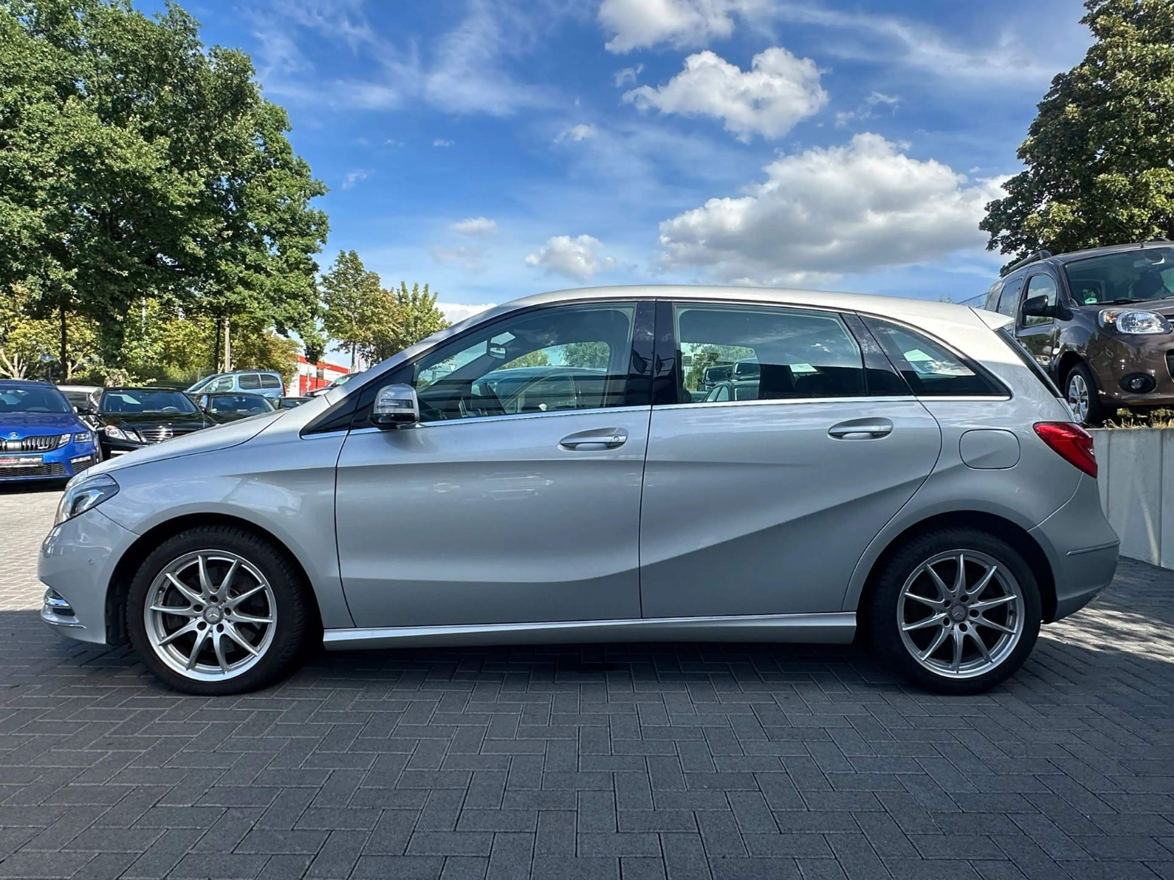 Mercedes-Benz B 250 Automatik*Klima*Leder*Xenon*Temp*Navi*StzH — photo 2