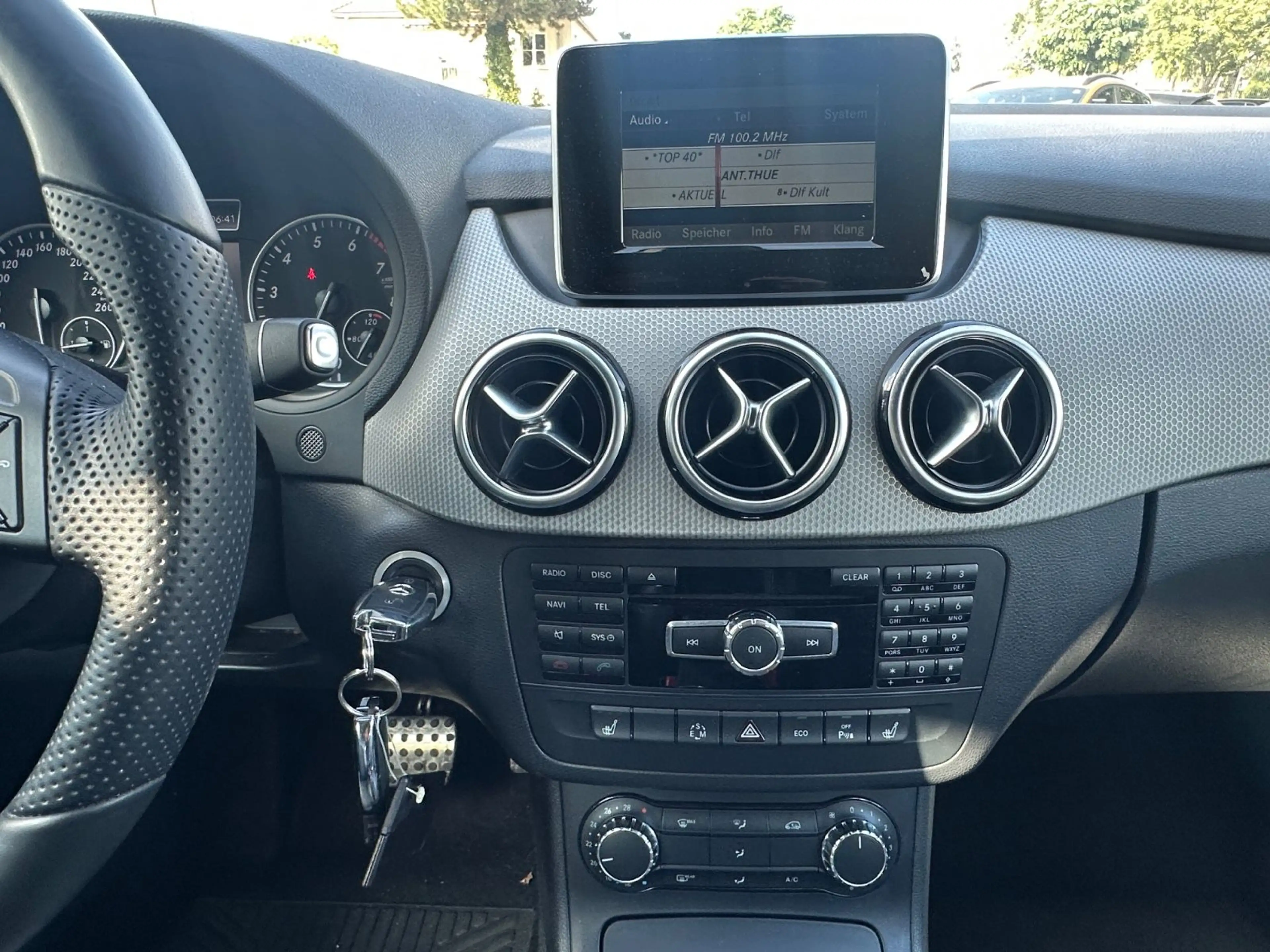 Mercedes-Benz B 250 Automatik*Klima*Leder*Xenon*Temp*Navi*StzH — photo 21