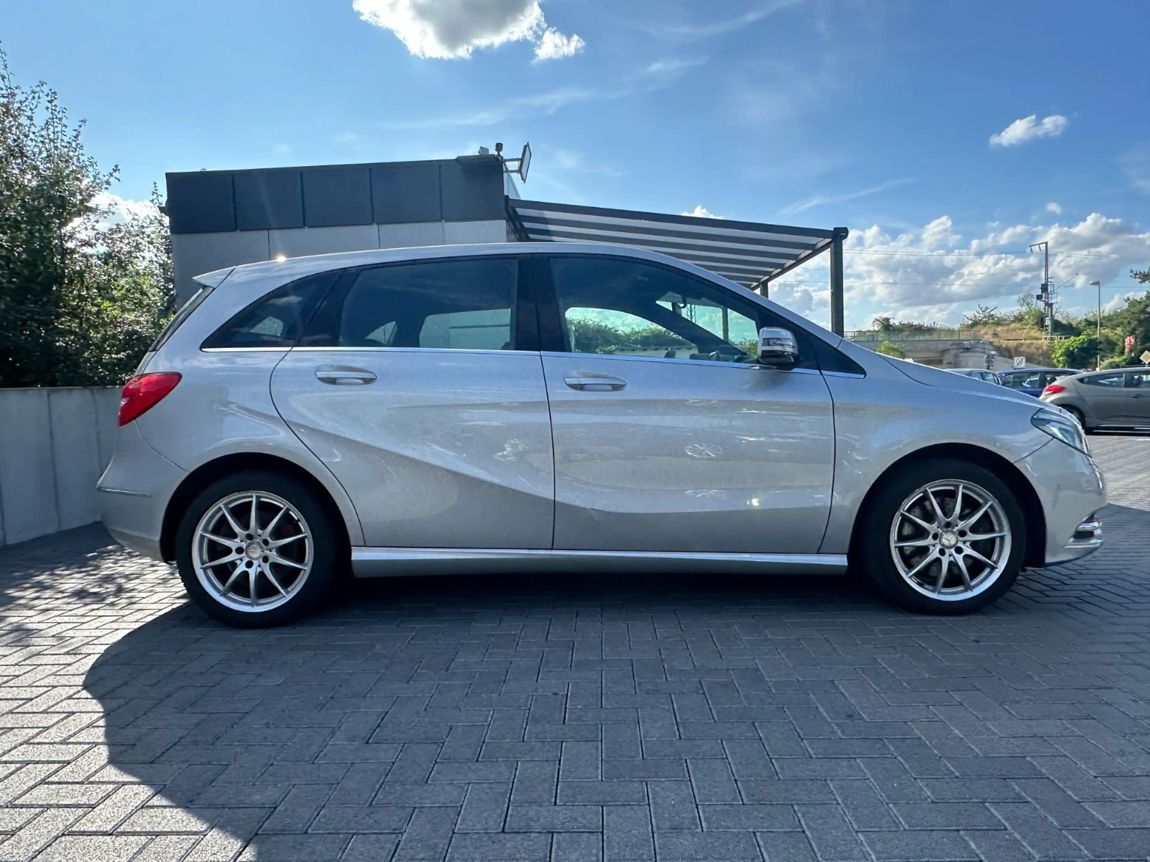 Mercedes-Benz B 250 Automatik*Klima*Leder*Xenon*Temp*Navi*StzH — photo 8