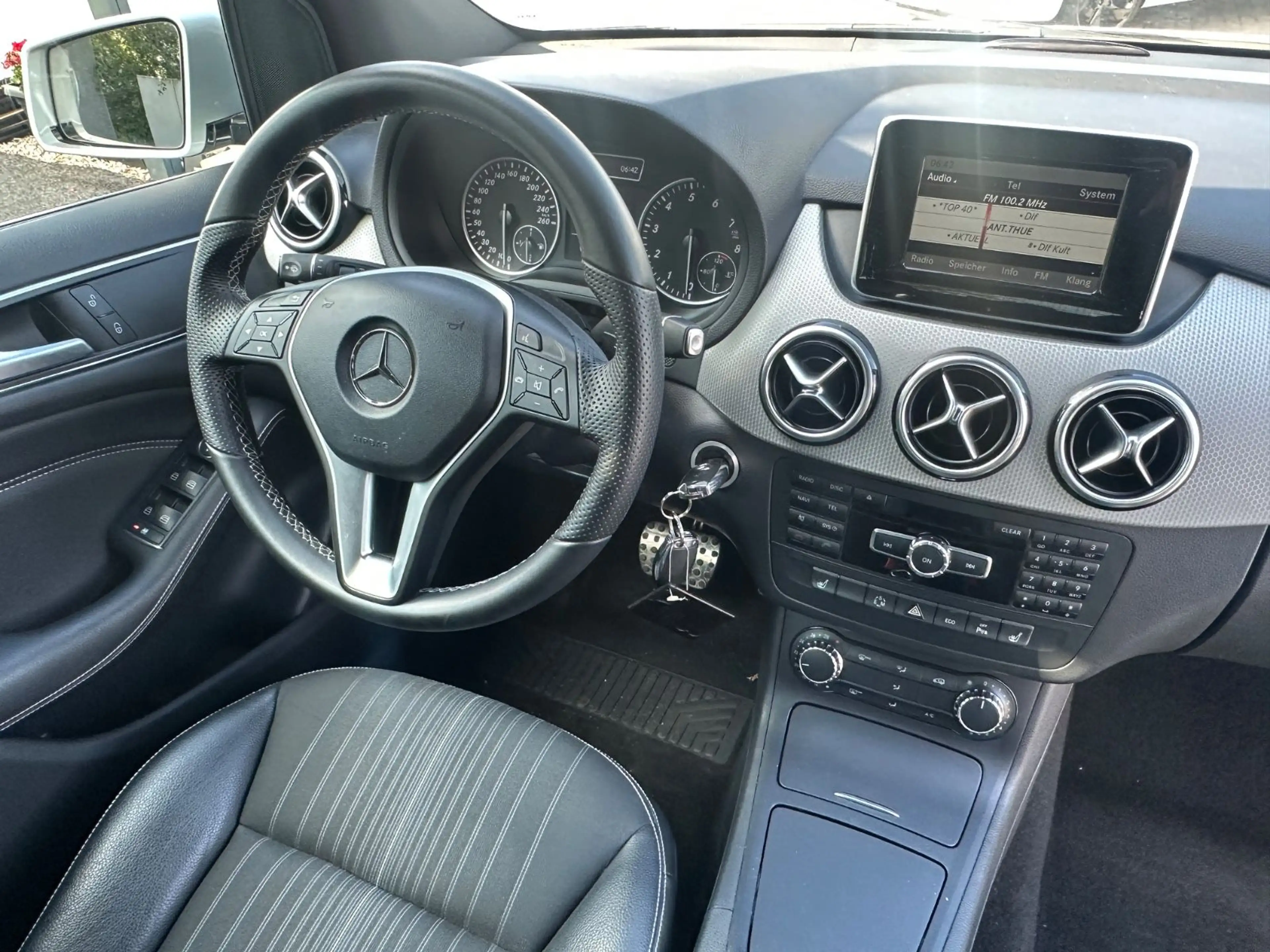 Mercedes-Benz B 250 Automatik*Klima*Leder*Xenon*Temp*Navi*StzH — photo 26