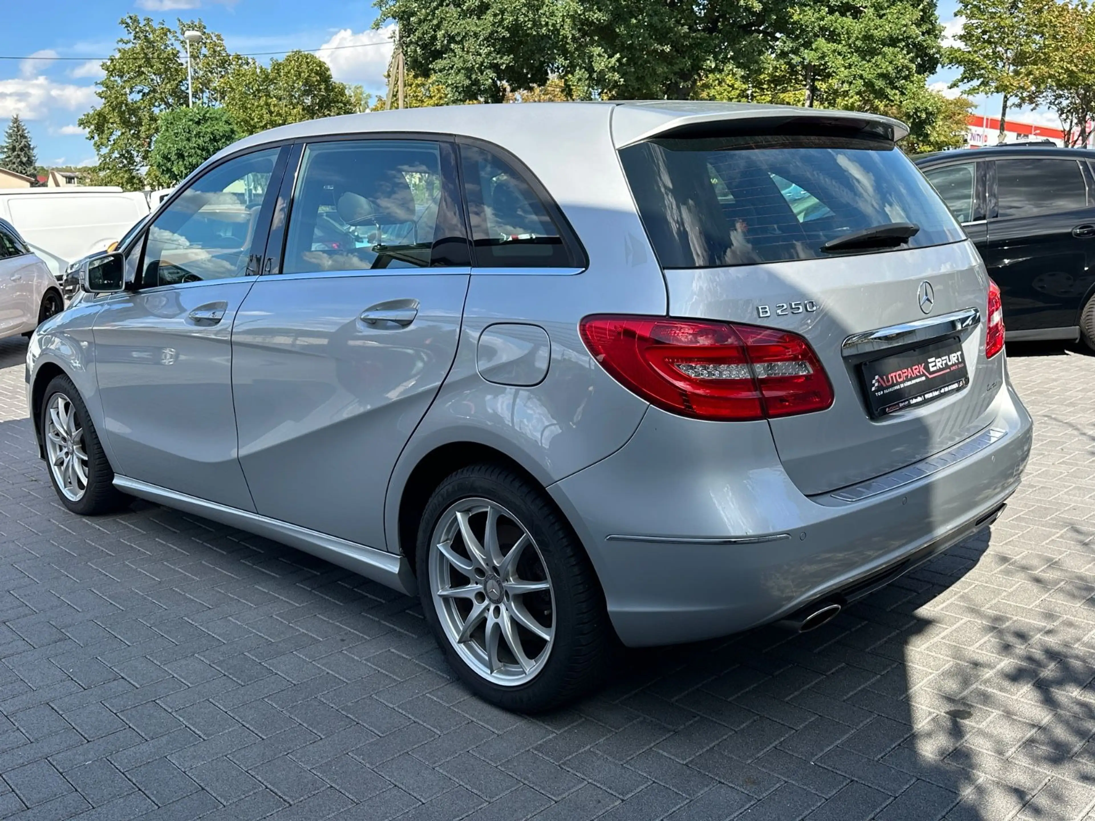 Mercedes-Benz B 250 Automatik*Klima*Leder*Xenon*Temp*Navi*StzH — photo 3