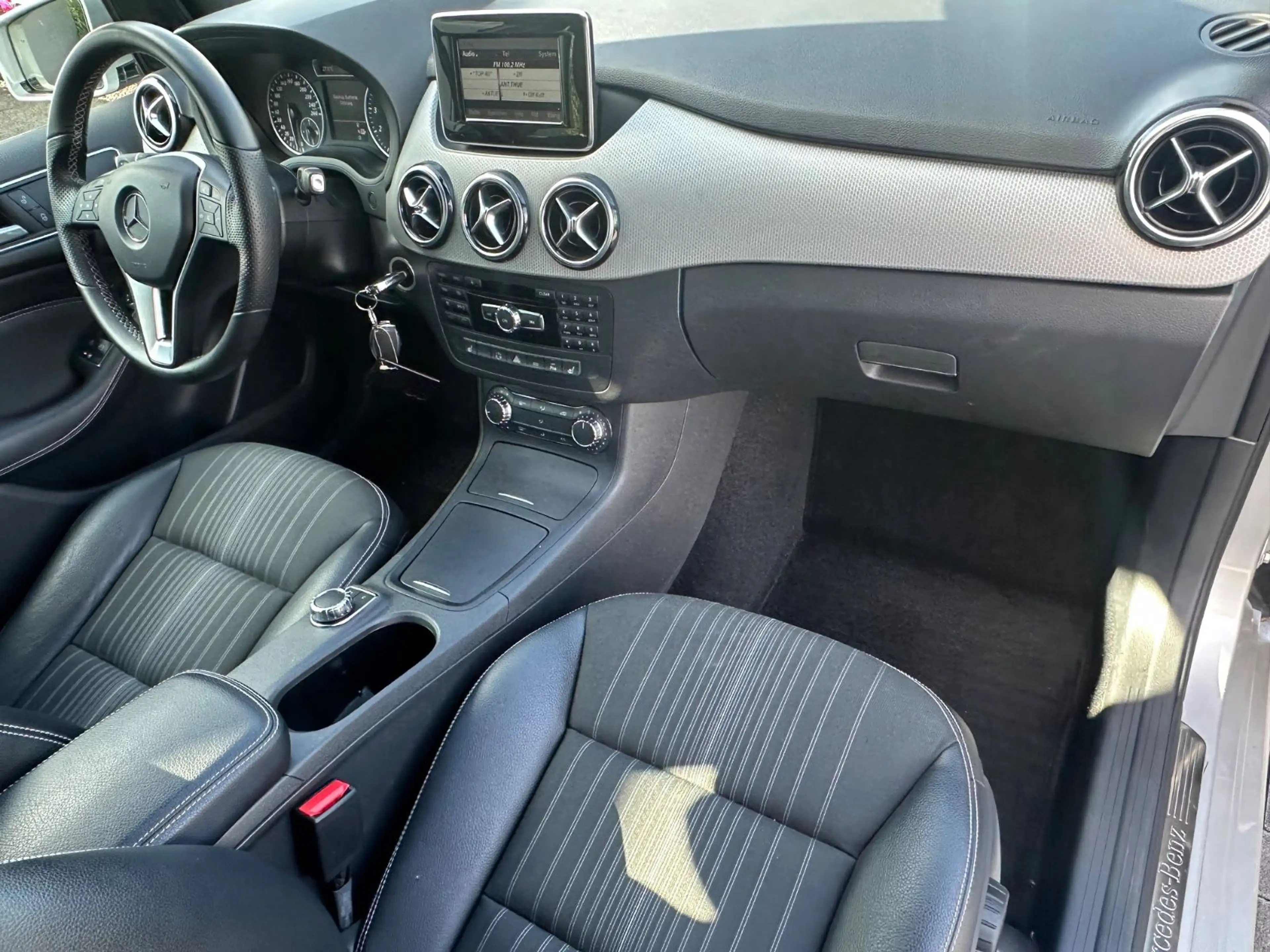 Mercedes-Benz B 250 Automatik*Klima*Leder*Xenon*Temp*Navi*StzH — photo 25