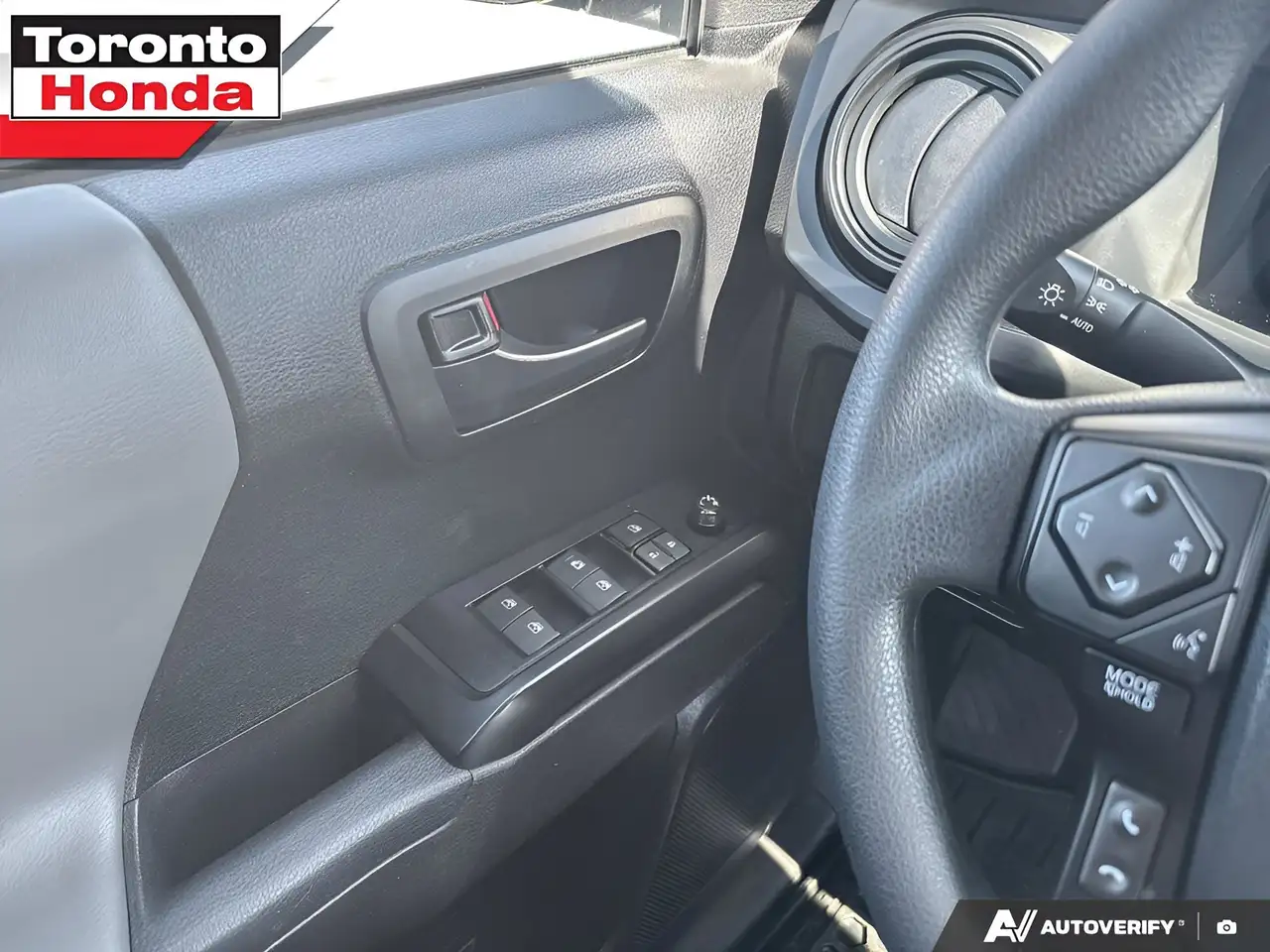 Toyota Tacoma снимка Toyota Tacoma