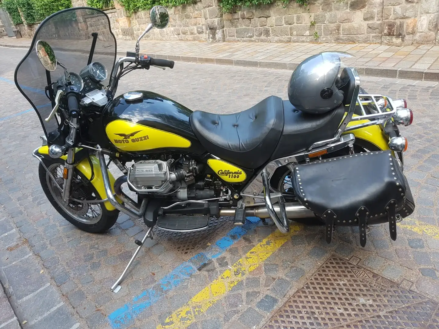 Moto Guzzi California 1100 Yellow - 1