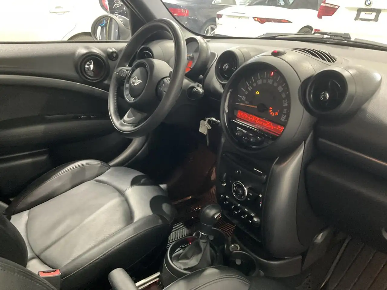 MINI Cooper Countryman снимка MINI Cooper Countryman