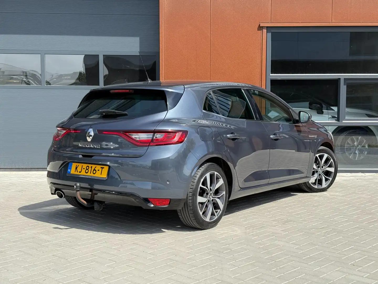 Renault Megane 1.5 dCi Bose | NAP | Dealer | Keyless | Massage | Grijs - 2