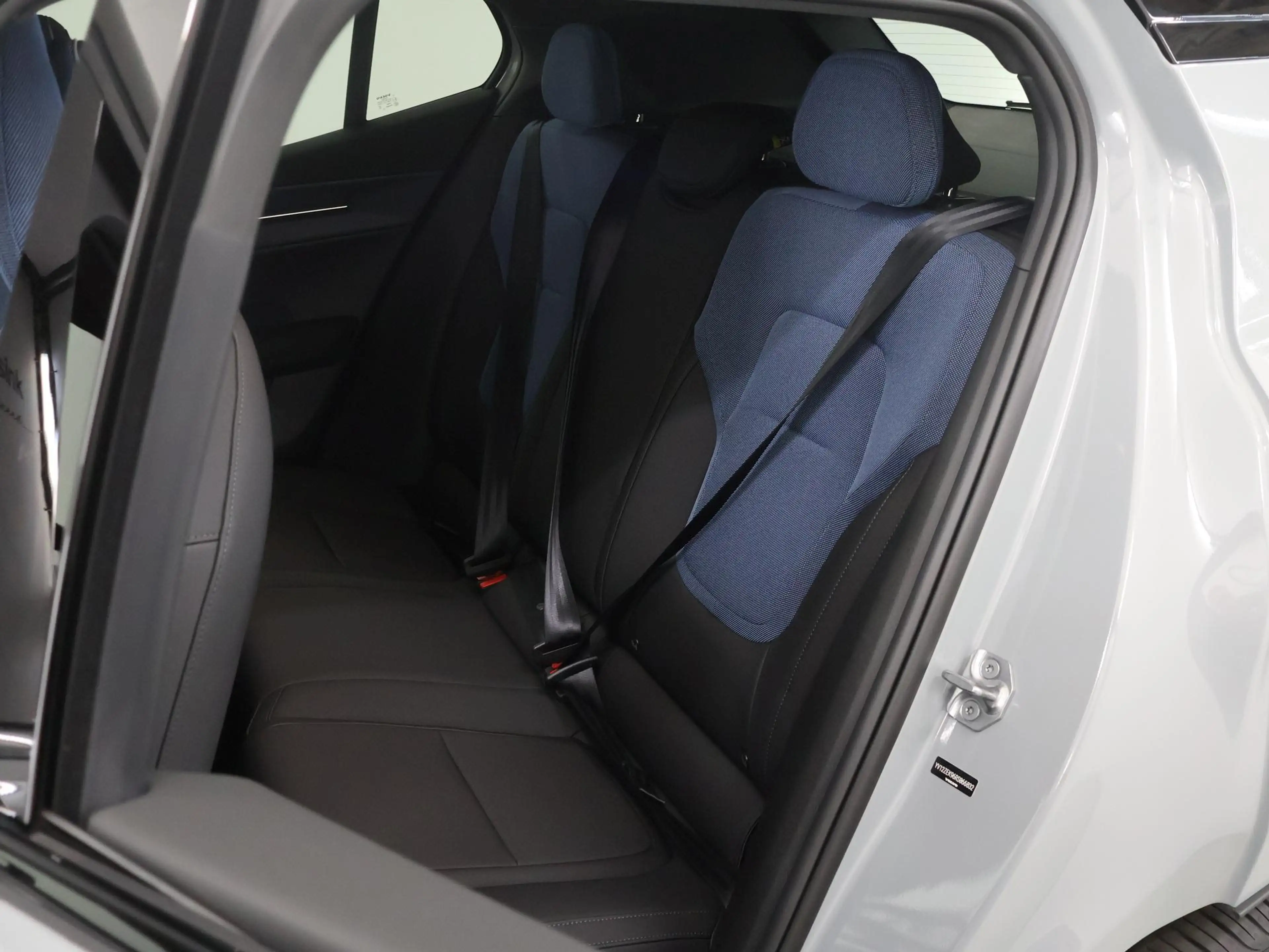 Volvo EX30 Twin Motor Performance Plus 69 kWh | SOH 96% | Nav — photo 11