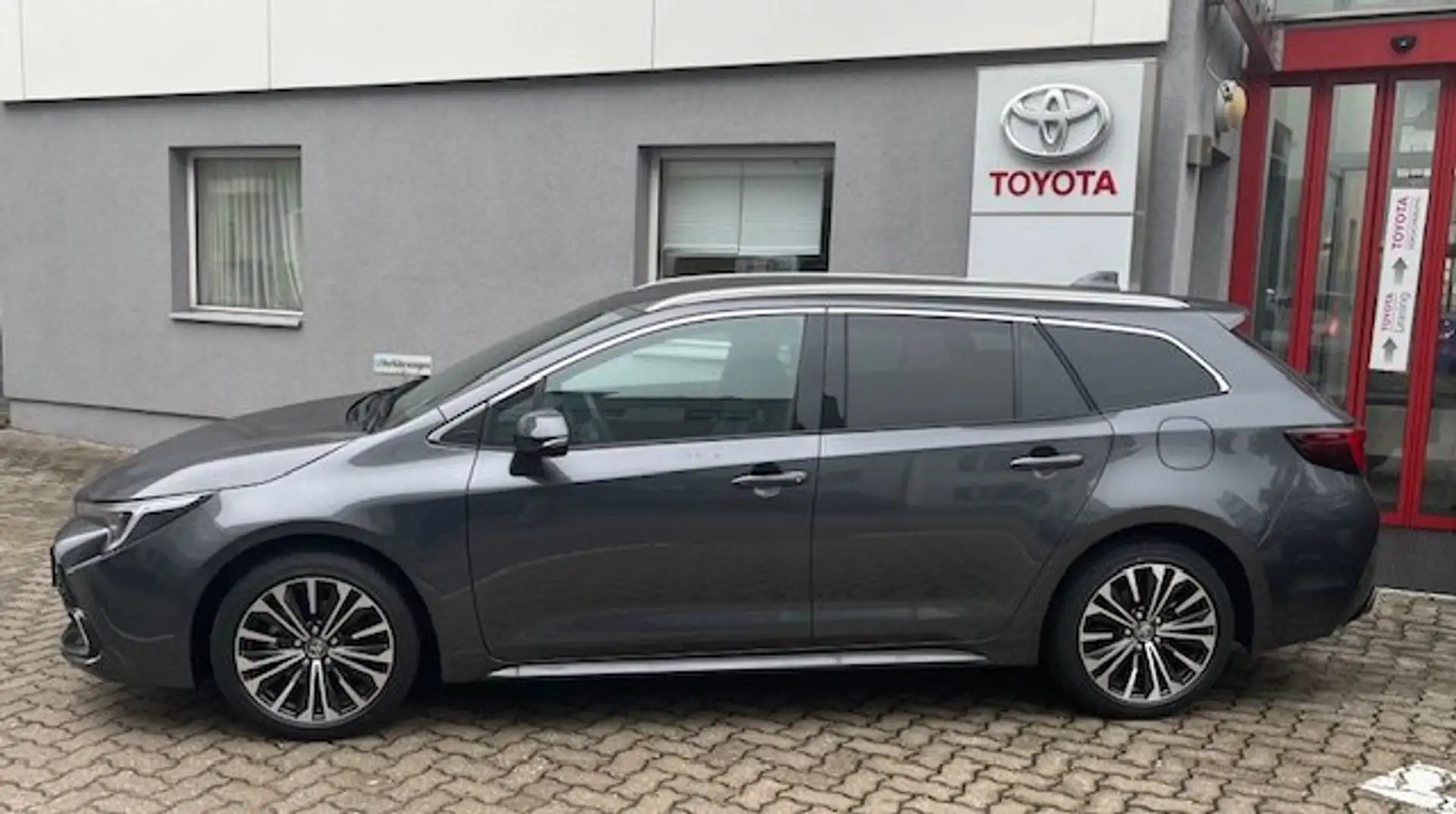 Toyota Corolla 1,8 Hybrid Touring Sports Active Drive Grau - 1