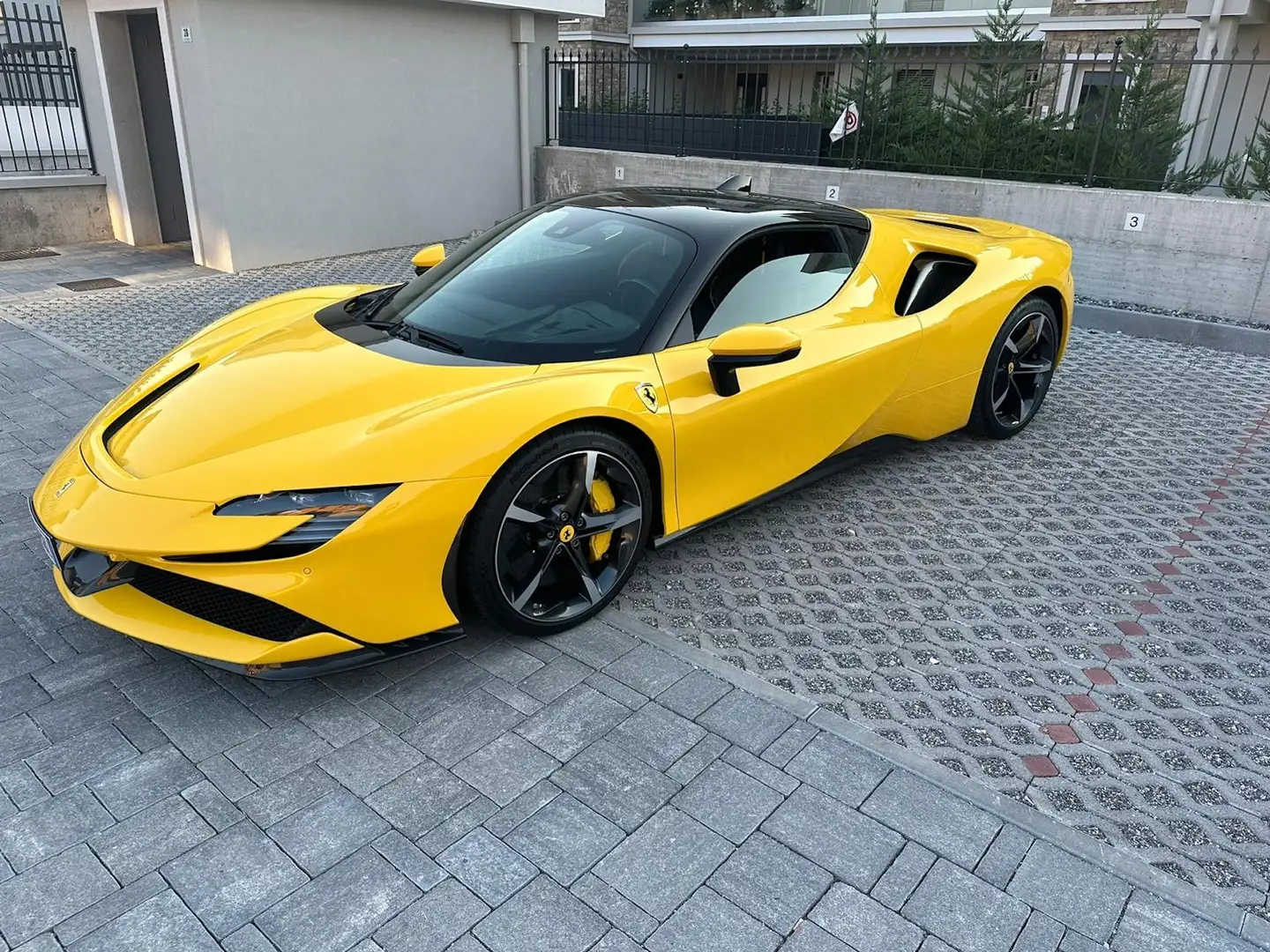 Ferrari SF90 Stradale SF90 XX Stradale 4.0 F1 Giallo - 1