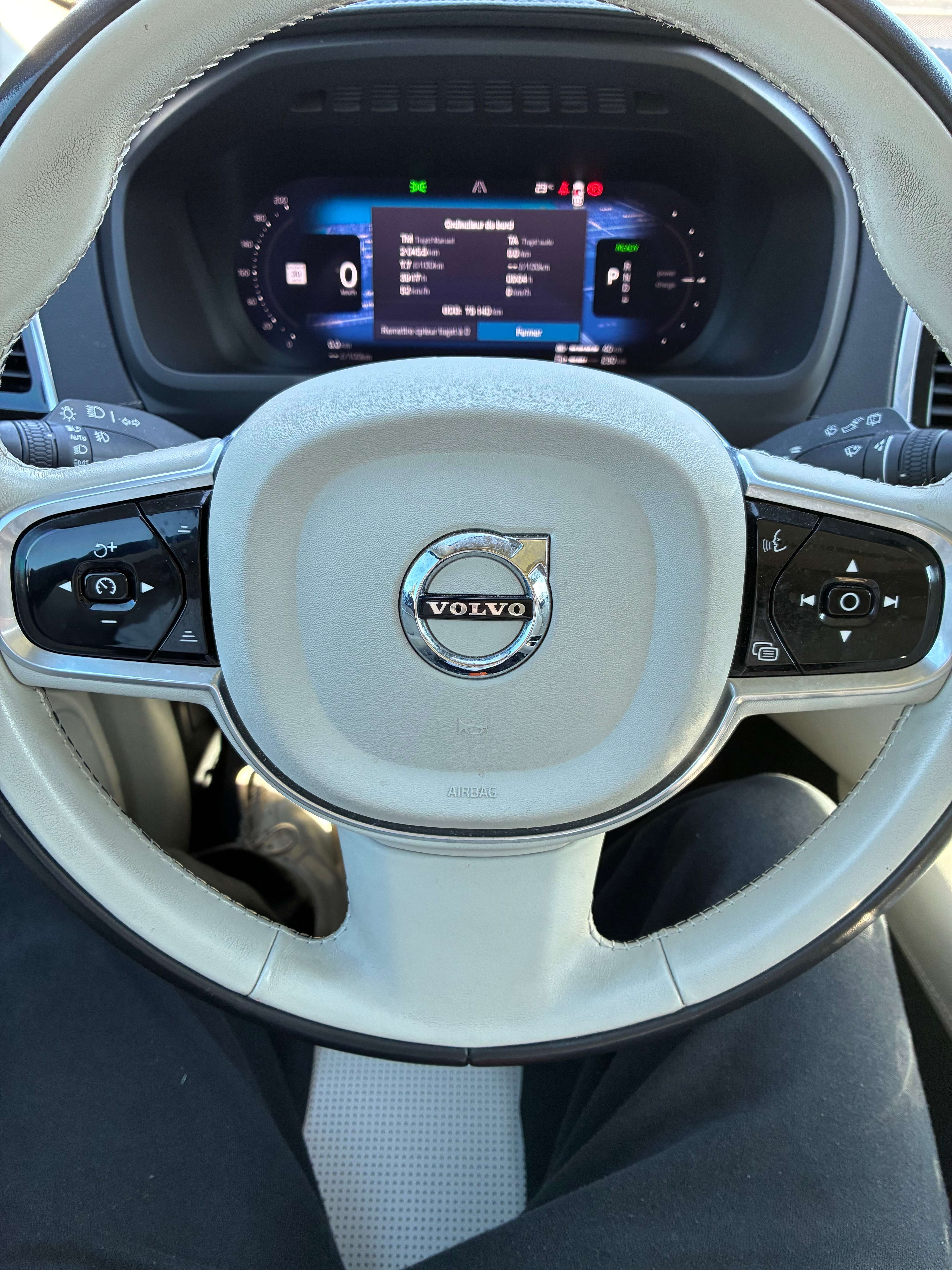 2023 Volvo XC90 Ultimate Dark Theme thumb 10