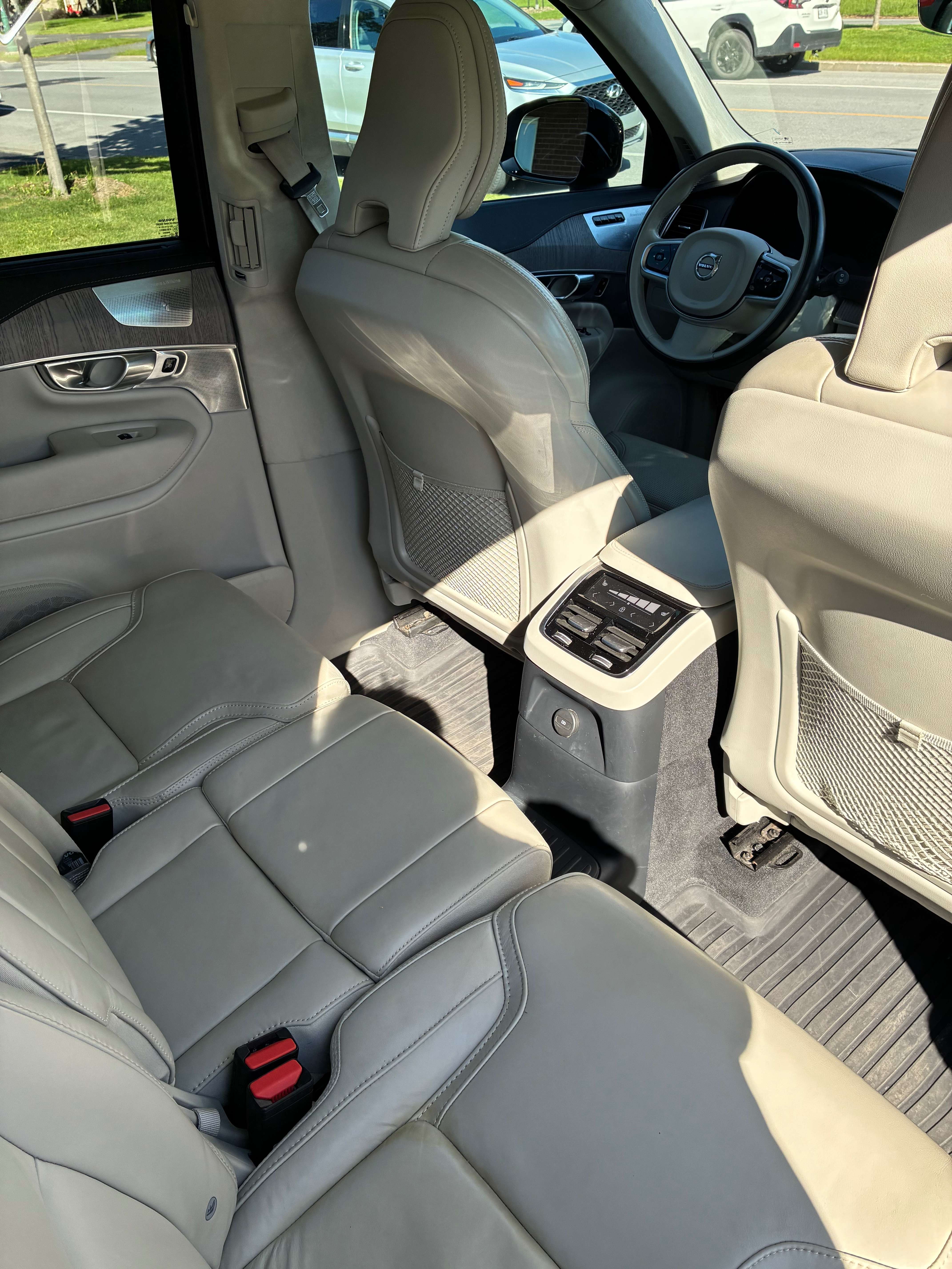 2023 Volvo XC90 Ultimate Dark Theme thumb 6