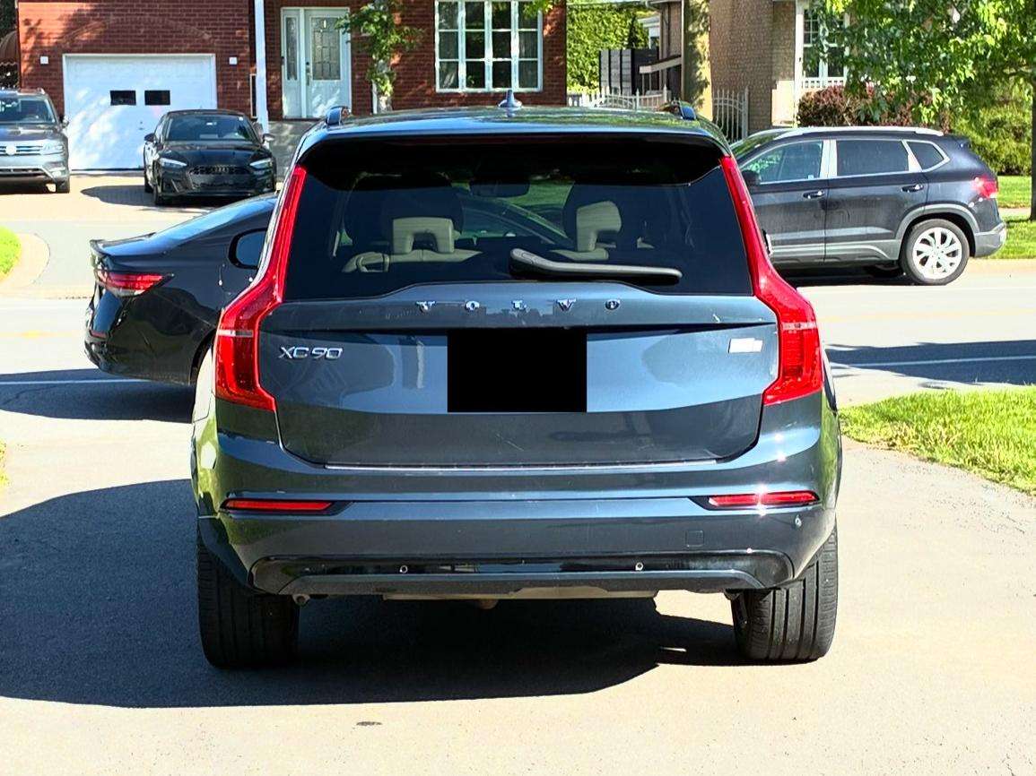 2023 Volvo XC90 Ultimate Dark Theme alt 2