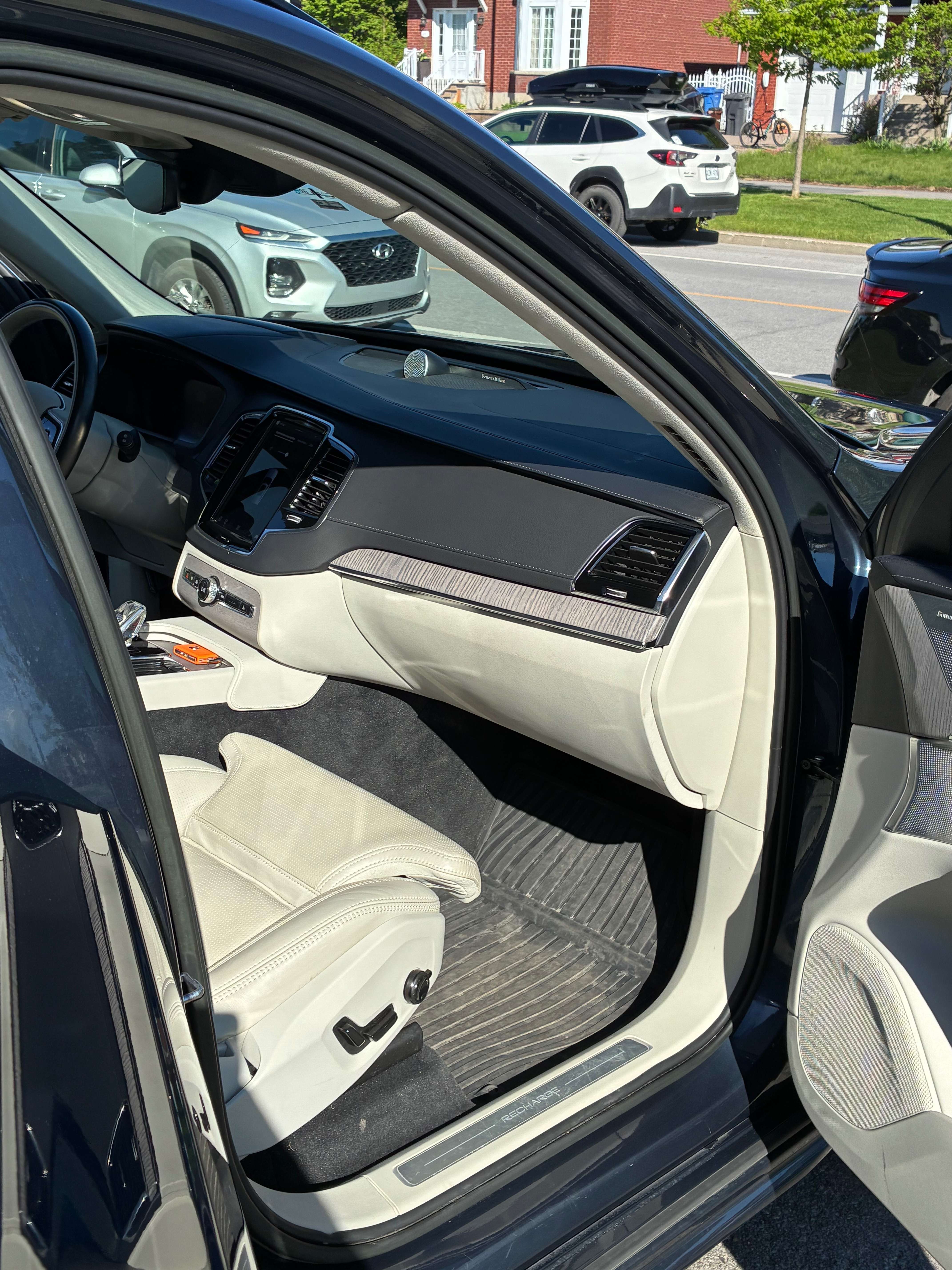 2023 Volvo XC90 Ultimate Dark Theme thumb 9
