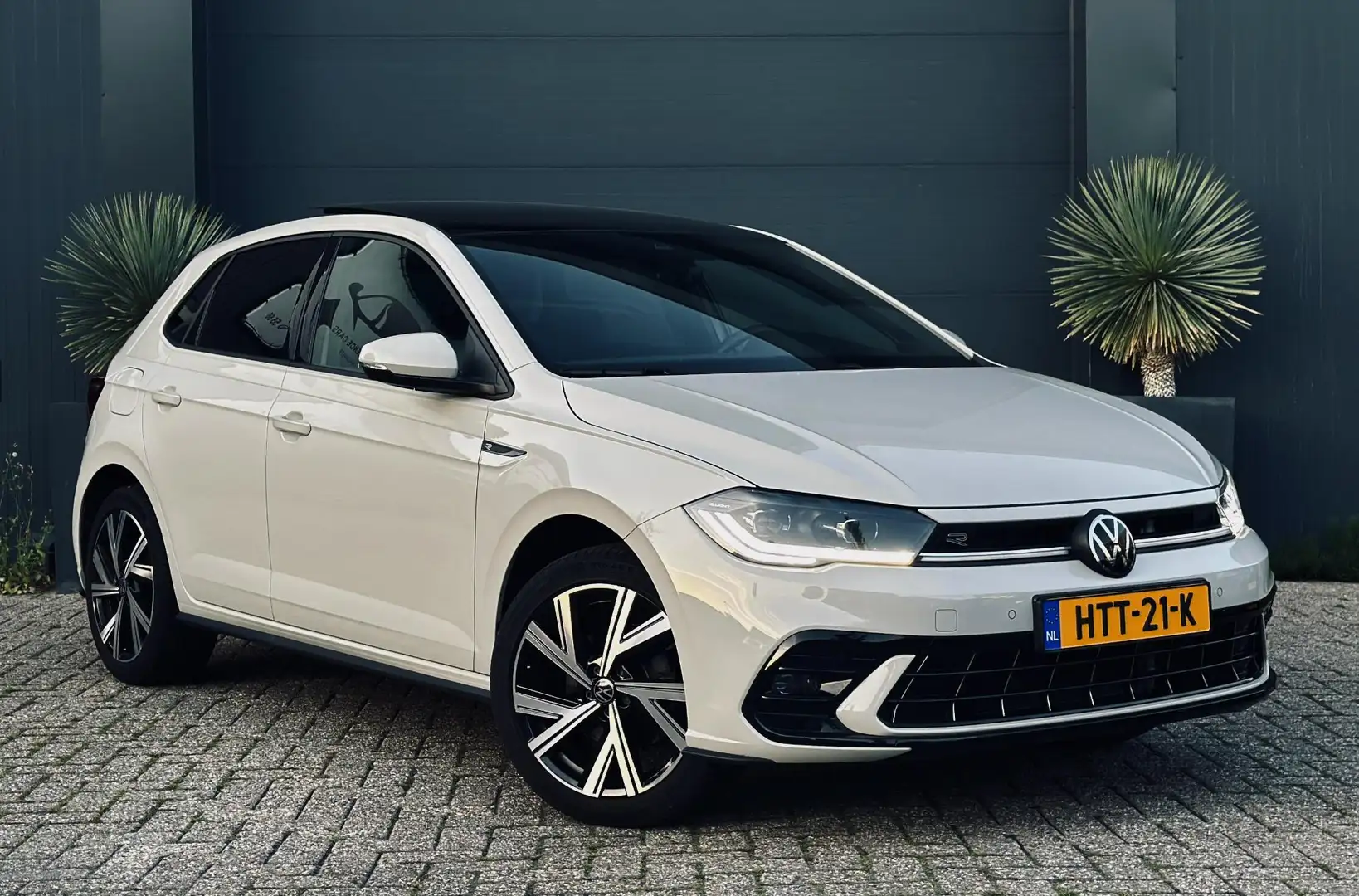 Volkswagen Polo 1.0 TSI R-Line Pano/Automaat/Matrix/Camera Grijs - 1